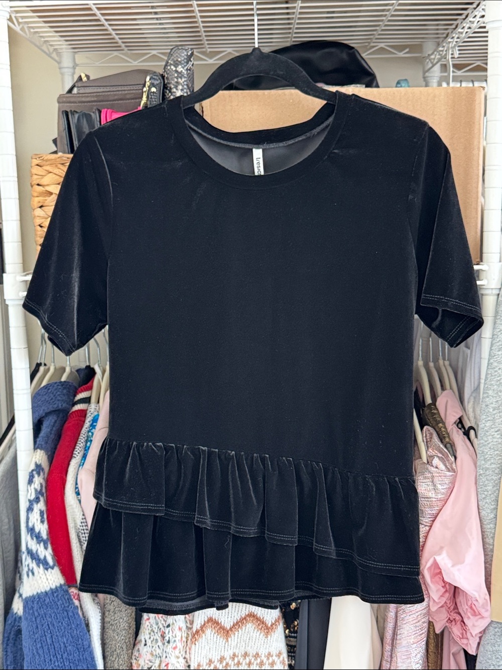 Tresics Black Velvet Top Asymmetrical Ruffle Hem Short Sleeves, size Medium